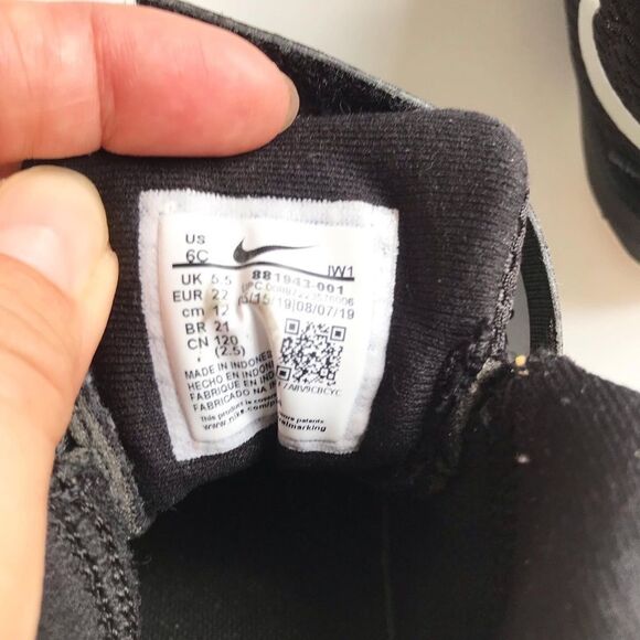 Nike team hustle D8 sneakers EUC size 6 - Picture 7 of 8